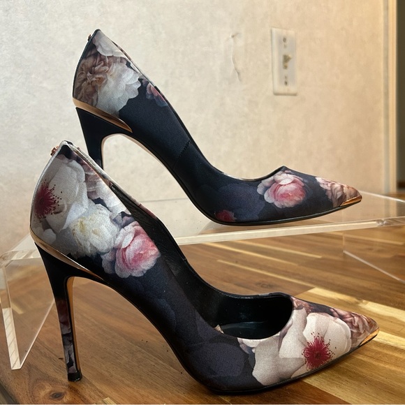 Ted Baker Kawaap Chelsea Navy Floral Metallic Accent Bow Detail Closed Toe Heel - Picture 2 of 8